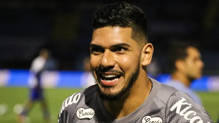 João Paulo foi relacionado pelo Santos contra a Chape - Foto: Leonardo Hübbe/AGIF