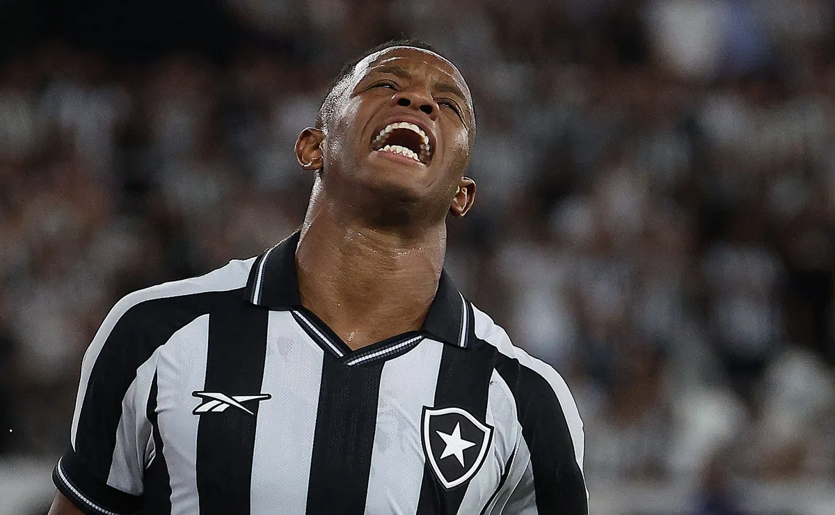 Sem acordo com Palmeiras, empresários de Danilo buscam parceiros para cravar transferência à Inglaterra