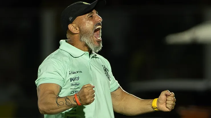 Rafael Guanaes técnico do Mirassol comemora mais uma vitoria durante partida contra o LDU. Foto: Joisel Amaral/AGIF
