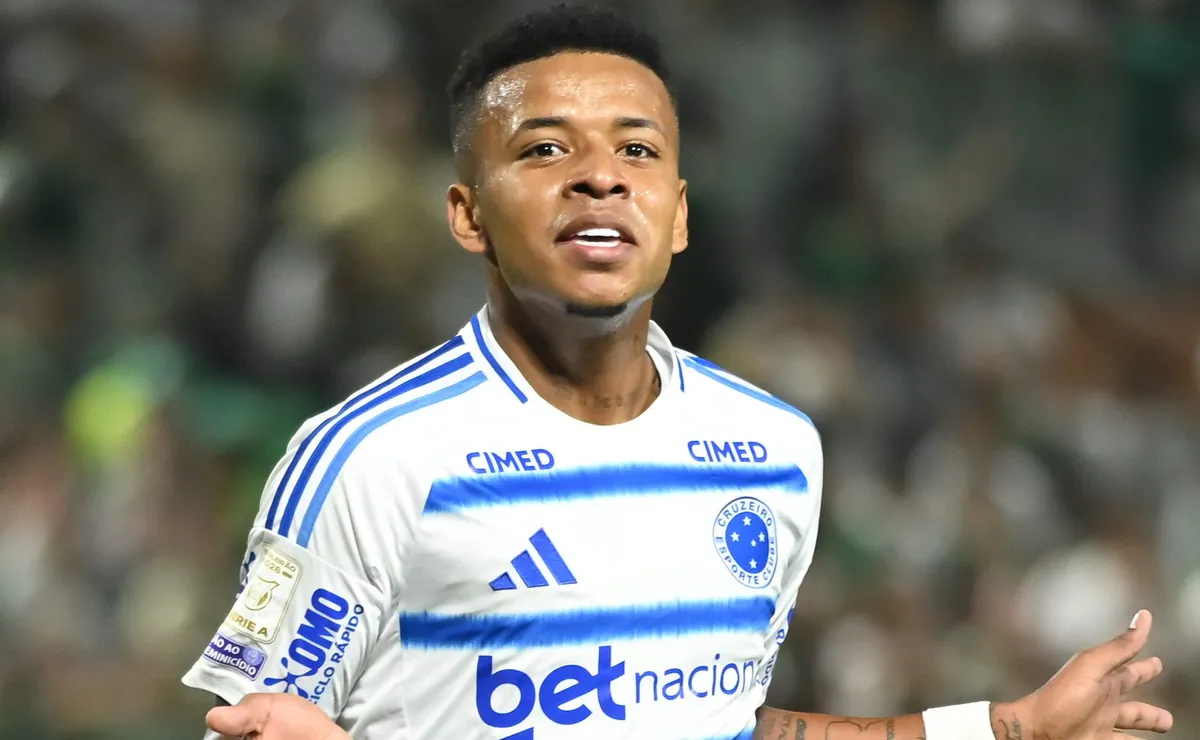 Keny Arroyo comemora retorno aos gramados e reforça o Cruzeiro para duelo contra o Botafogo