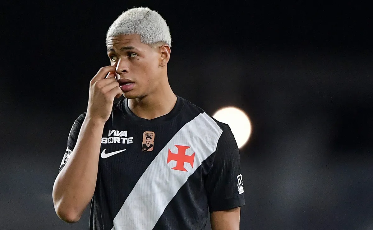 Pedro Emanuel orientou Barros antes de falha que resultou em gol do Independiente Medellín na Sul-Americana