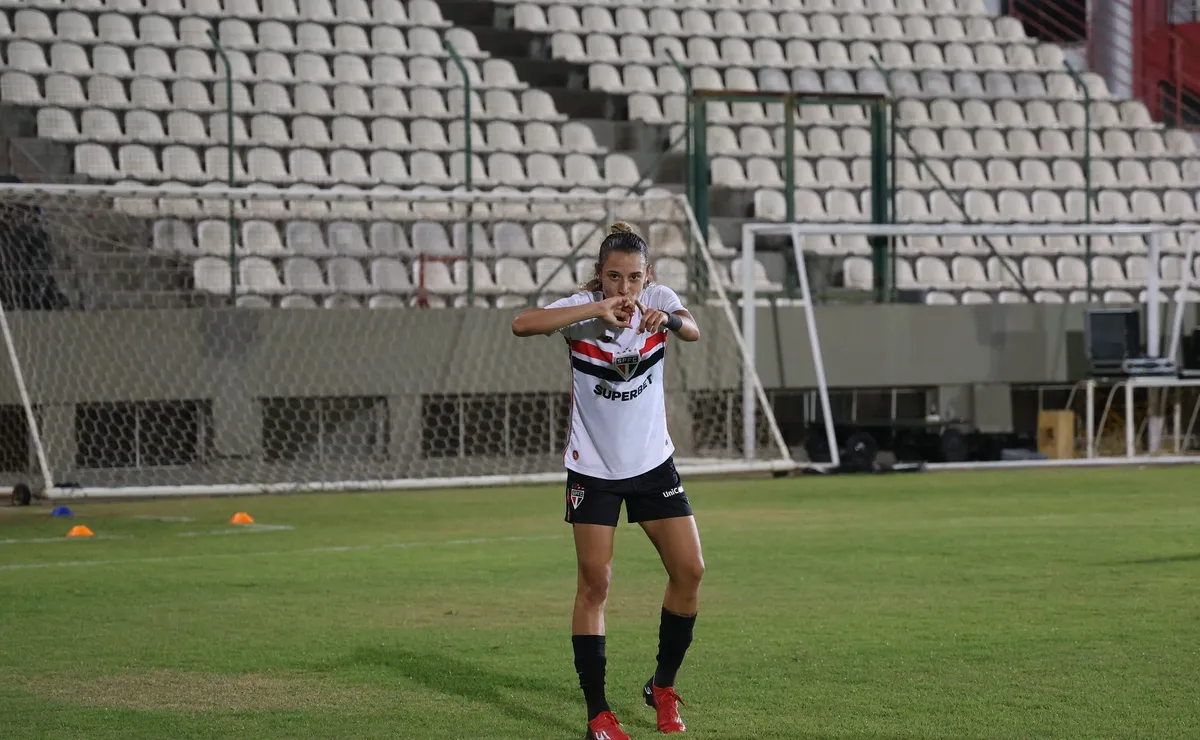 São Paulo vence Cruzeiro e segue na briga pela liderança do Brasileirão Feminino