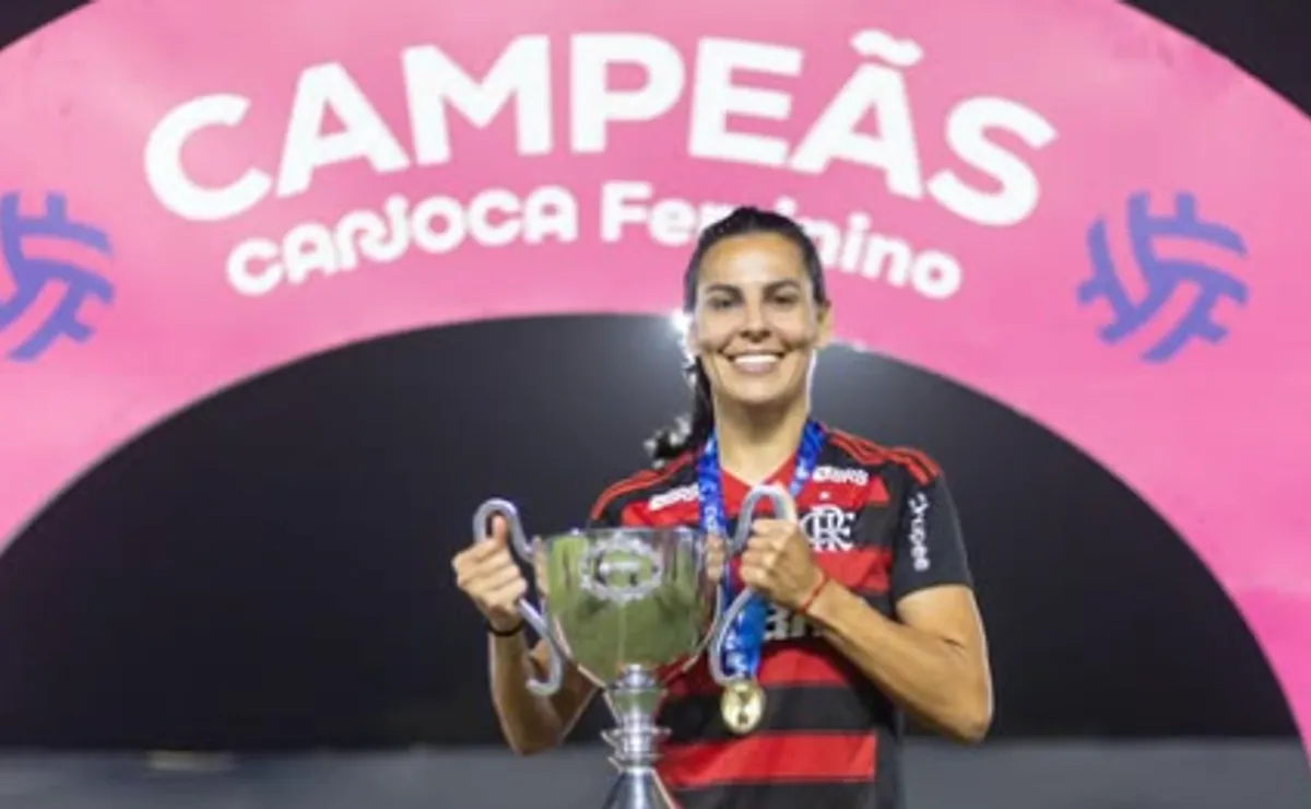 Flamengo confirma aposentadoria da volante Thaisa Moreno, ícone do futebol feminino