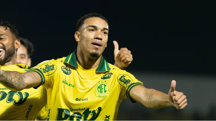 Denilson jogador do Mirassol comemora seu gol durante partida contra o Fluminense. Foto: Cleder R Damasceno/RP FOTOPRESS/AGIF