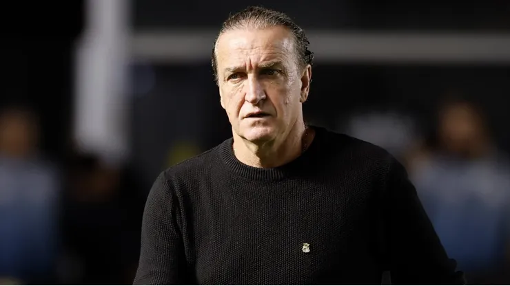 Cuca durante o duelo entre Santos e Chapecoense, pelo Brasileirão