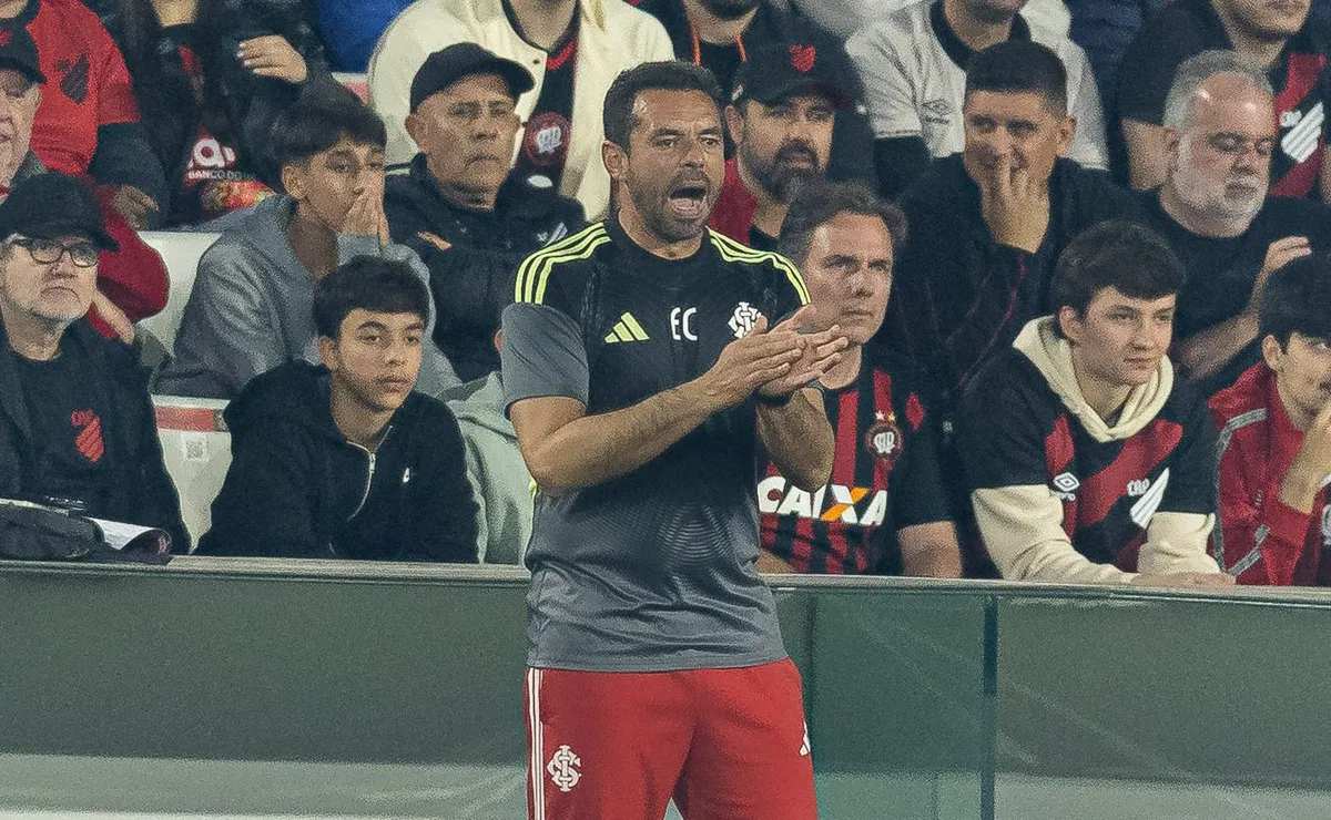 Esteban Conde vê erros individuais, Inter falha novamente e perde para o Athletico-PR pelo Brasileirão