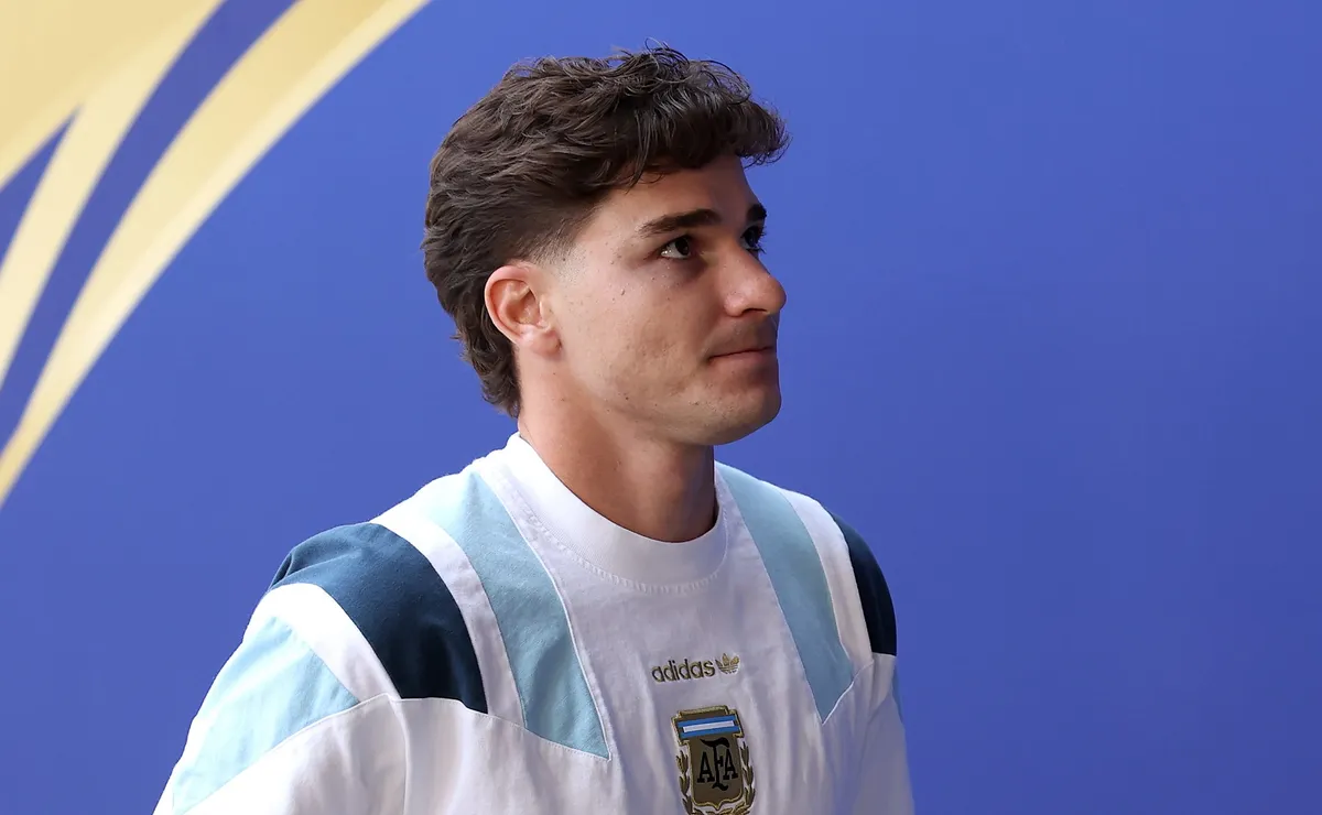 Arsenal prepara investida por Julián Álvarez, mas atacante prioriza transferência ao Barcelona