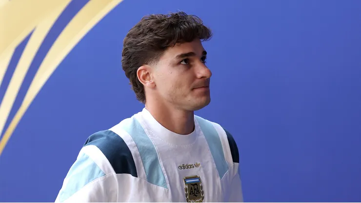 EAST RUTHERFORD, NEW JERSEY - JULY 19: Julian Alvarez #9 of Argentina arrives at the stadium before the FIFA World Cup 2026 Final match between Spain and Argentina at New York New Jersey Stadium on July 19, 2026 in East Rutherford, New Jersey. (Photo by Florencia Tan Jun/Getty Images)