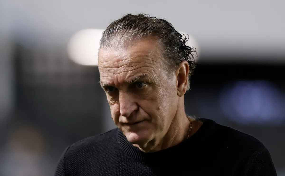 Cuca admite preocupação com risco de rebaixamento do Santos e busca 45 pontos: “Preocupa e muito”