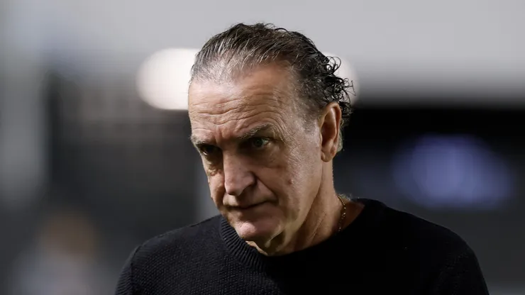 SP - SANTOS - 25/07/2026 - BRASILEIRO A 2026, SANTOS X CHAPECOENSE - Cuca tecnico do Santos durante partida contra o Chapecoense no estadio Vila Belmiro pelo campeonato Brasileiro A 2026. Foto: Marcello Zambrana/AGIF