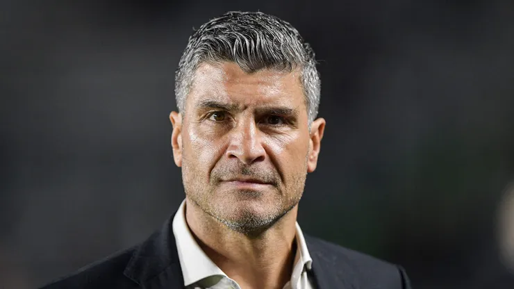 Pedro Emanuel, técnico do Vasco, durante partida contra o Mirassol no estadio Sao Januario pelo campeonato Brasileiro A 2026. Foto: Thiago Ribeiro/AGIF