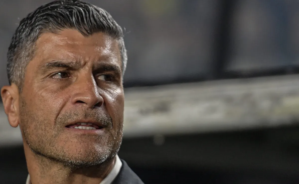 Pedro Emanuel pede paciência para a torcida do Vasco sobre chegada de reforços: “Não sei dizer”