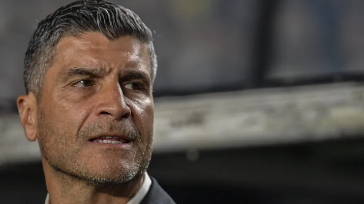 Pedro Emanuel, técnico do Vasco, durante partida contra o Mirassol no estadio Sao Januario pelo campeonato Brasileiro A 2026. Foto: Thiago Ribeiro/AGIF