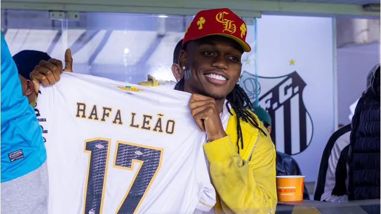 Rafael Leão durante partida do Peixe na Vila