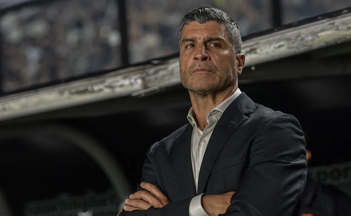 Vasco prepara reformulação com Deossa e Sosa e mira mais contratações