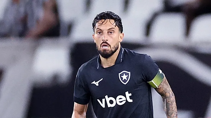 Alex Telles é destaque do elenco do Fogão