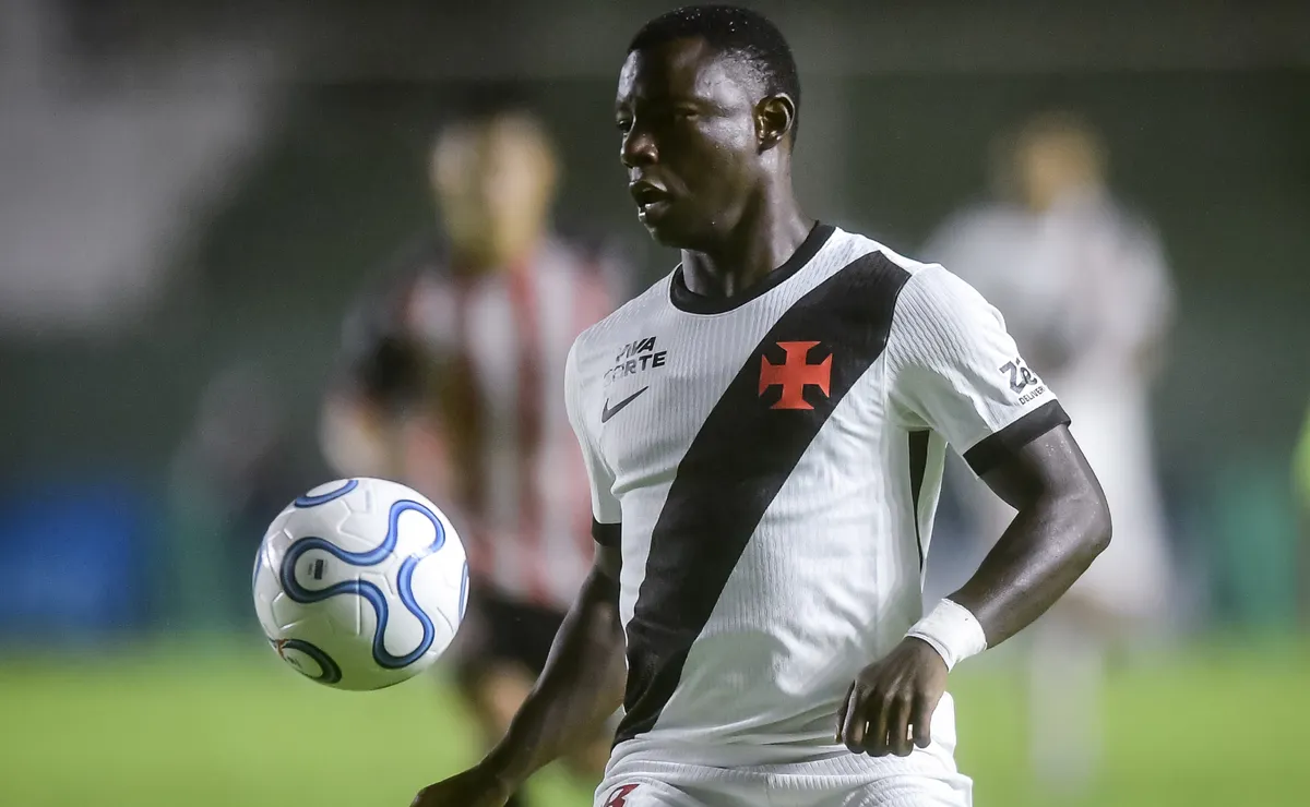 Marino Hinestroza bate o martelo e decide permanecer no Vasco em meio às especulações