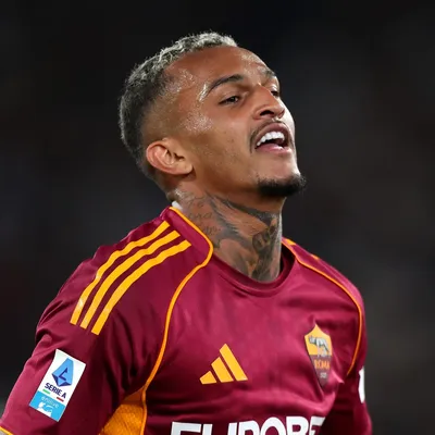 Wesley é expulso em primeiro jogo após corte na Copa