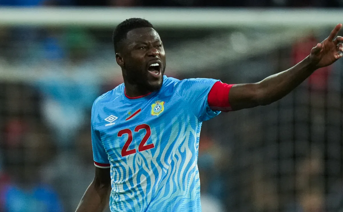 Botafogo amplia busca por zagueiro e negocia a contratação de Chancel Mbemba