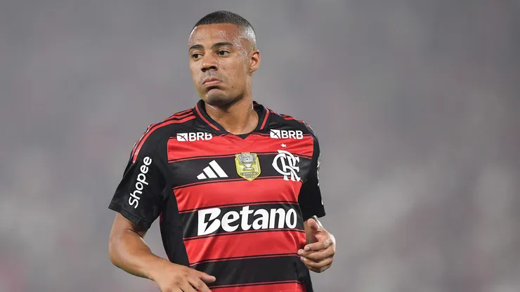 De La Cruz em partida pelo Flamengo