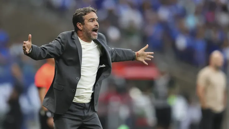 Artur Jorge, técnico do Cruzeiro, durante partida contra o Botafogo no estadio Mineirao pelo campeonato Brasileiro A 2026. Foto: Gilson Lobo/AGIF