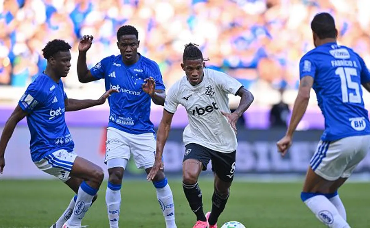 Cruzeiro perde para Botafogo por 1 a 0 e se preocupa com Sinisterra e Fabrício Bruno