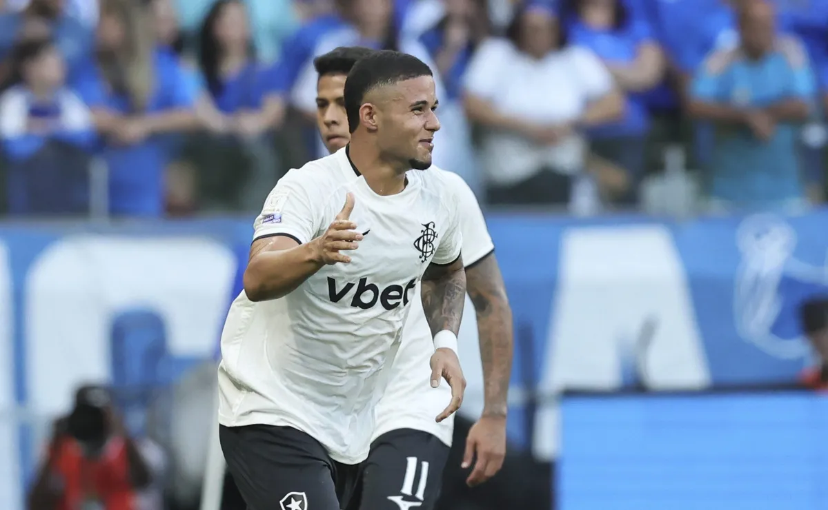 Botafogo aproveita oportunidade, marca com Justino e derrota o Cruzeiro em Minas Gerais