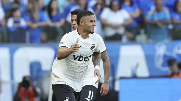 Justino marca o gol da vitória
