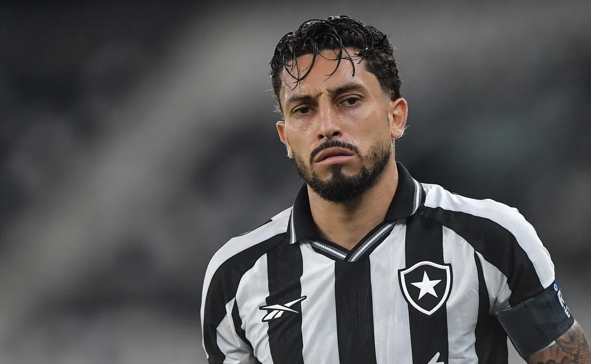 Alex Telles destaca importância da vitória sobre o Cruzeiro: “Equipe muito qualificada”