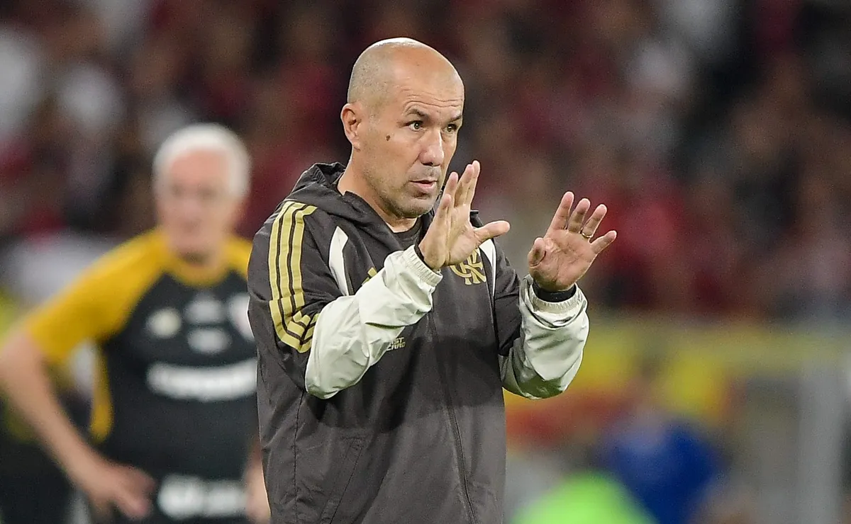 Leonardo Jardim utiliza banco de reservas para mudar cenário de Flamengo x São Paulo