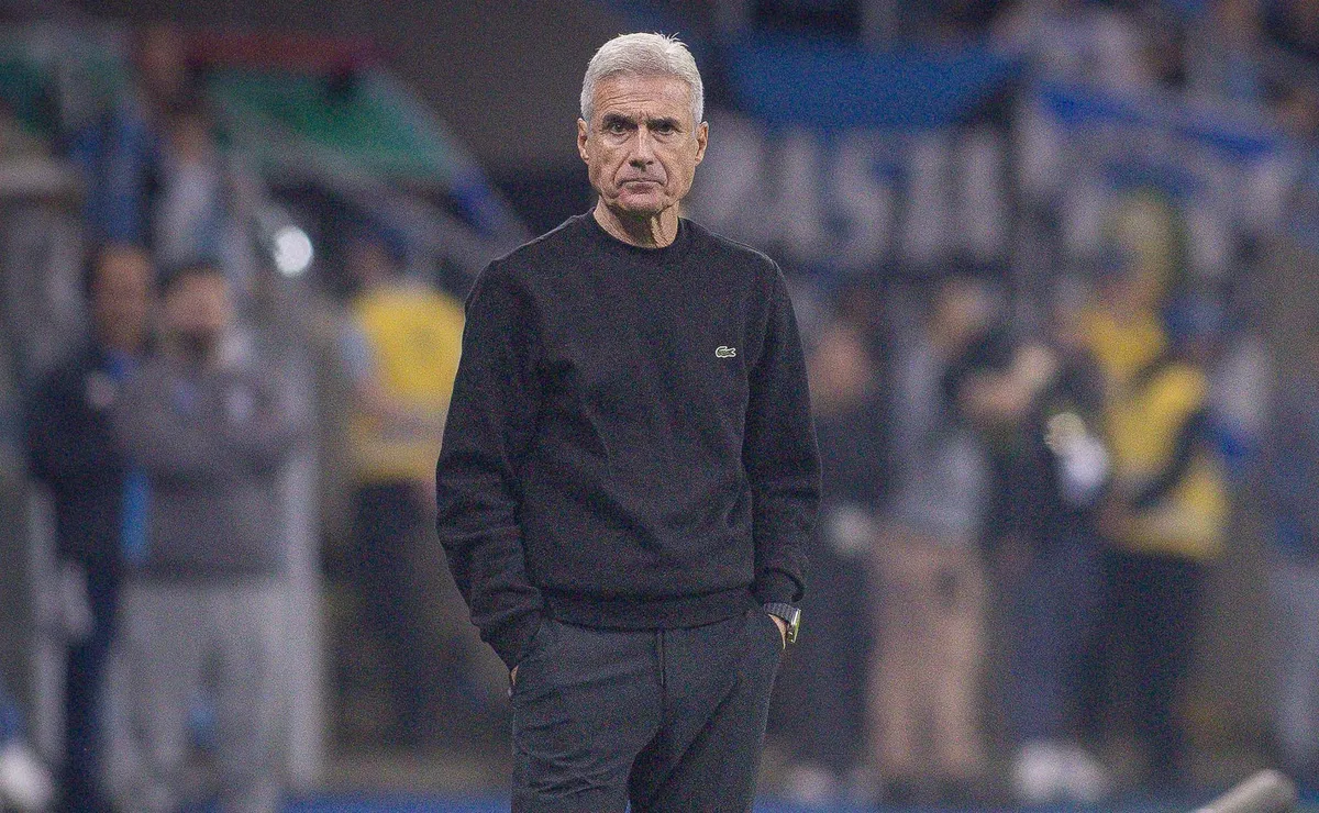 Luis Castro amplia poder ofensivo, Grêmio reage no fim e busca empate diante do Fluminense