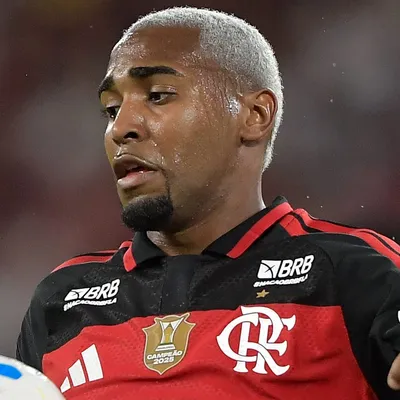 Flamengo encaminha saída de Lorran para a Espanha