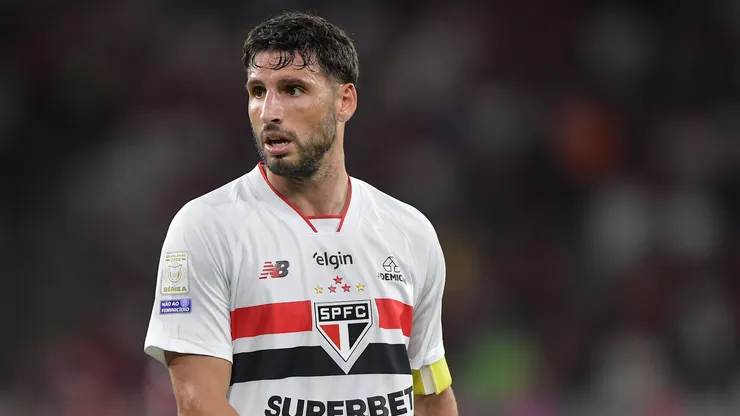 Calleri voltou a marcar contra o Flamengo no Maracanã - Foto: Thiago Ribeiro/AGIF