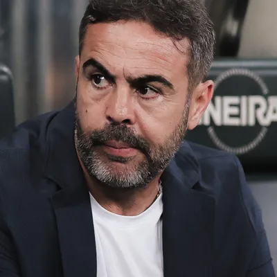 Artur Jorge vê necessidade de reforços no Cruzeiro