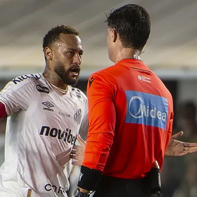 Neymar supera Gabigol e lidera ranking de cartões do Santos