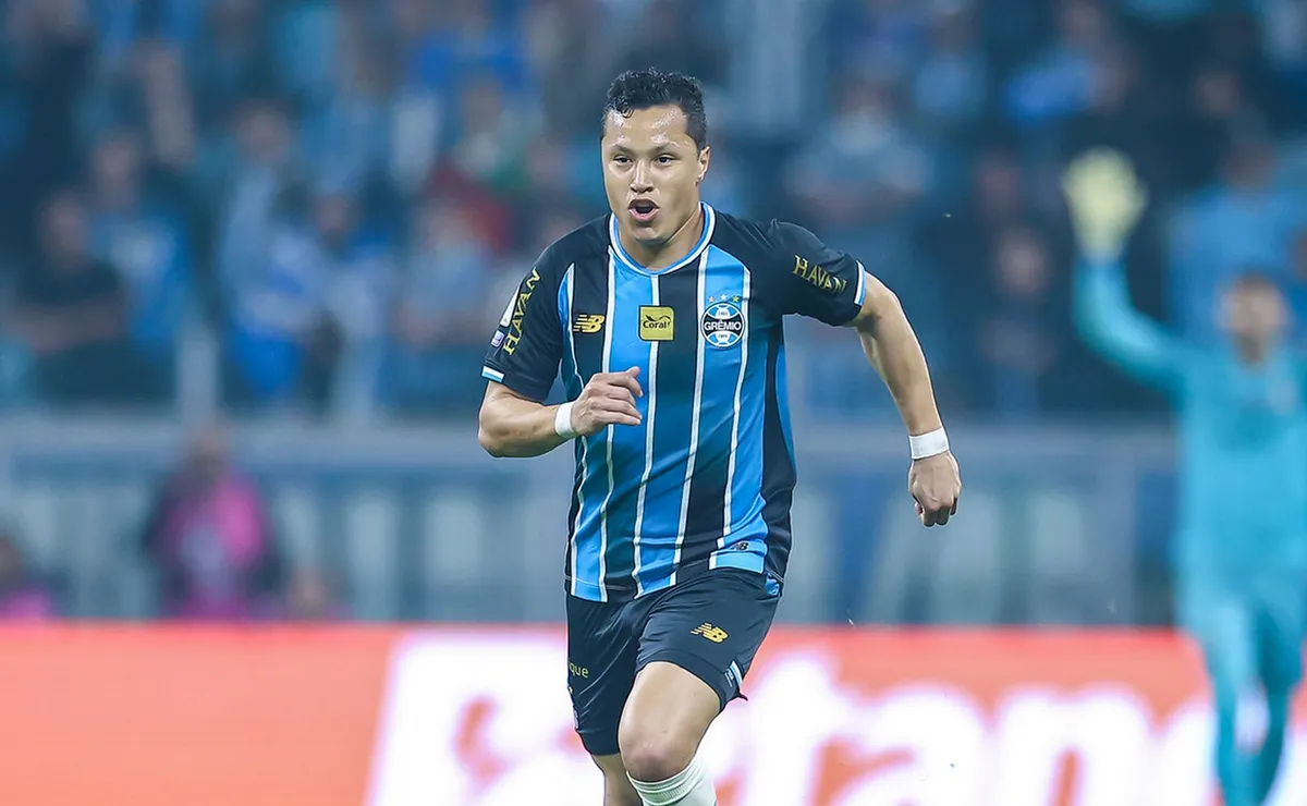 Marlon celebra volta ao Grêmio depois de 128 dias e revela que retorno poderia acontecer na Bolívia