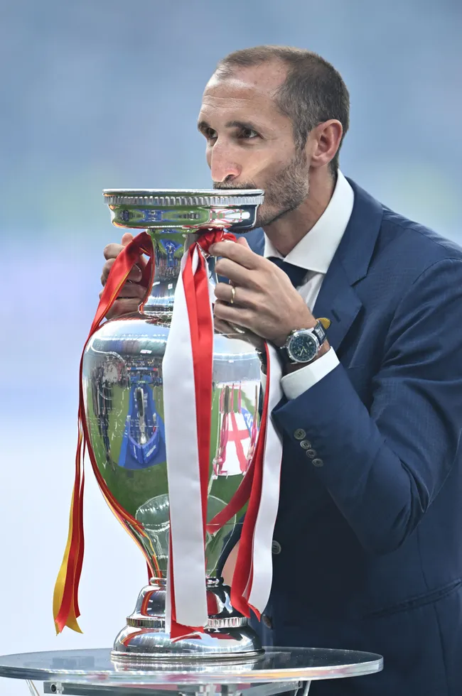 Chiellini, ex-defensor tetracampeão mundial em 2006, ganha força para assumir a direção da Azzurra em caso de demissão de Maldini – Foto: Dan Mullan/Getty Images