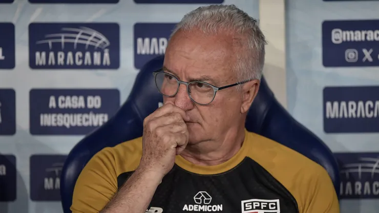 Dorival Junior tecnico do Sao Paulo durante partida contra o Flamengo no estadio Maracana pelo campeonato Brasileiro A 2026.