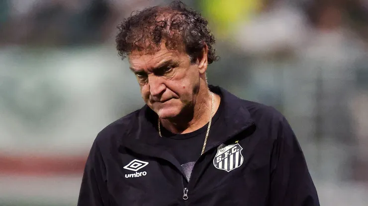 Cuca tem enfrentado dificuldades com o Santos no Brasileirão - Foto: Alexandre Schneider/Getty Images