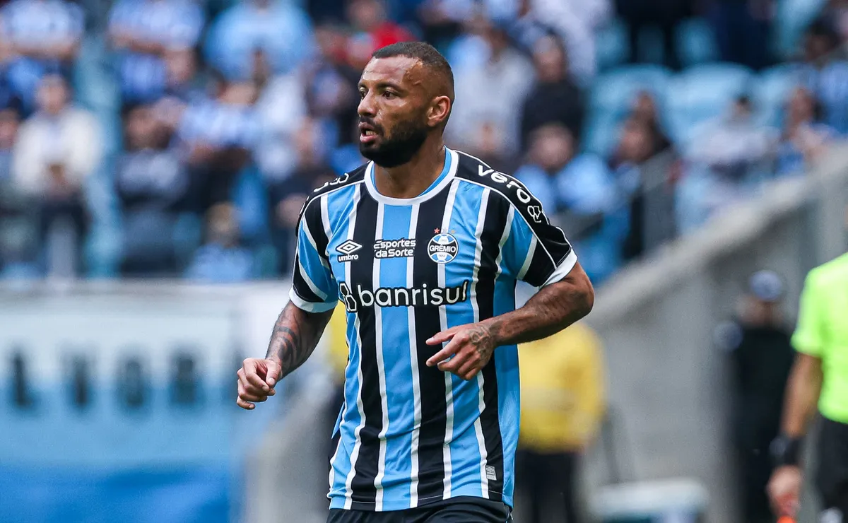 Ex-Grêmio, João Pedro Galvão é eleito o Bola de Ouro do Campeonato Mexicano 2025/26