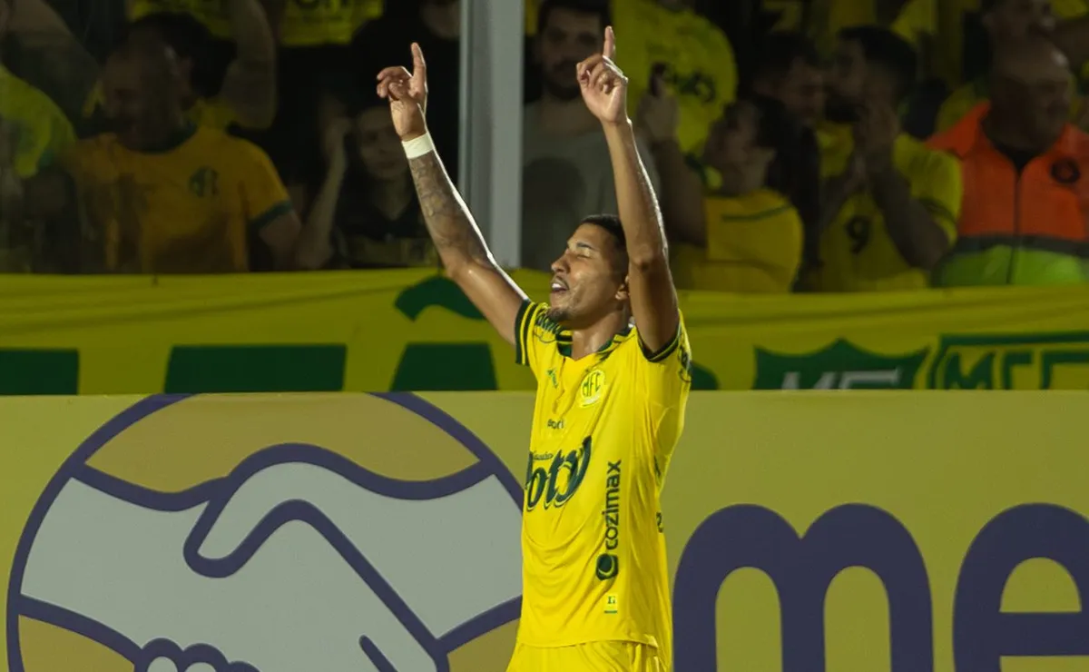 Igor Formiga marca quinto gol pelo Mirassol e vira artilheiro da equipe na temporada