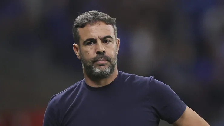 Artur Jorge tecnico do Cruzeiro durante partida contra o Fluminense no estadio Mineirao pelo campeonato Brasileiro A 2026. Foto: Gilson Lobo/AGIF
