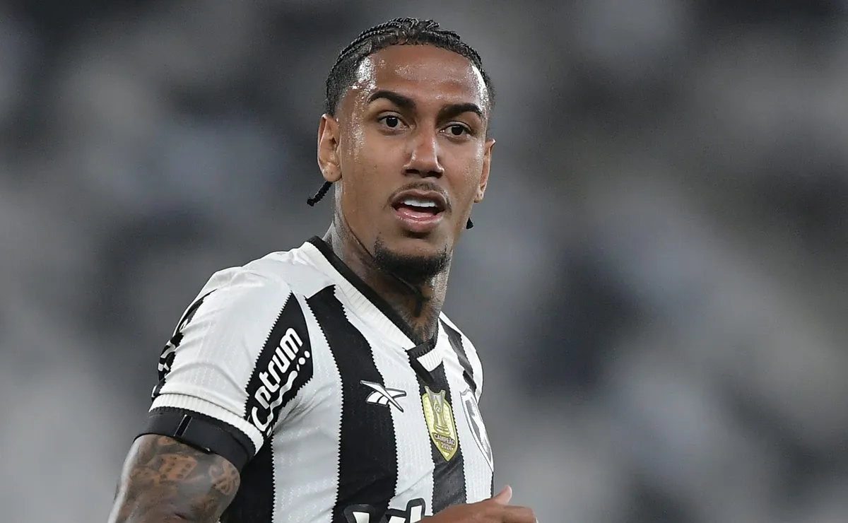 Rwan Cruz fica perto de deixar o Botafogo em negociação envolvendo o Ludogorets e dívida pode ser envolvida