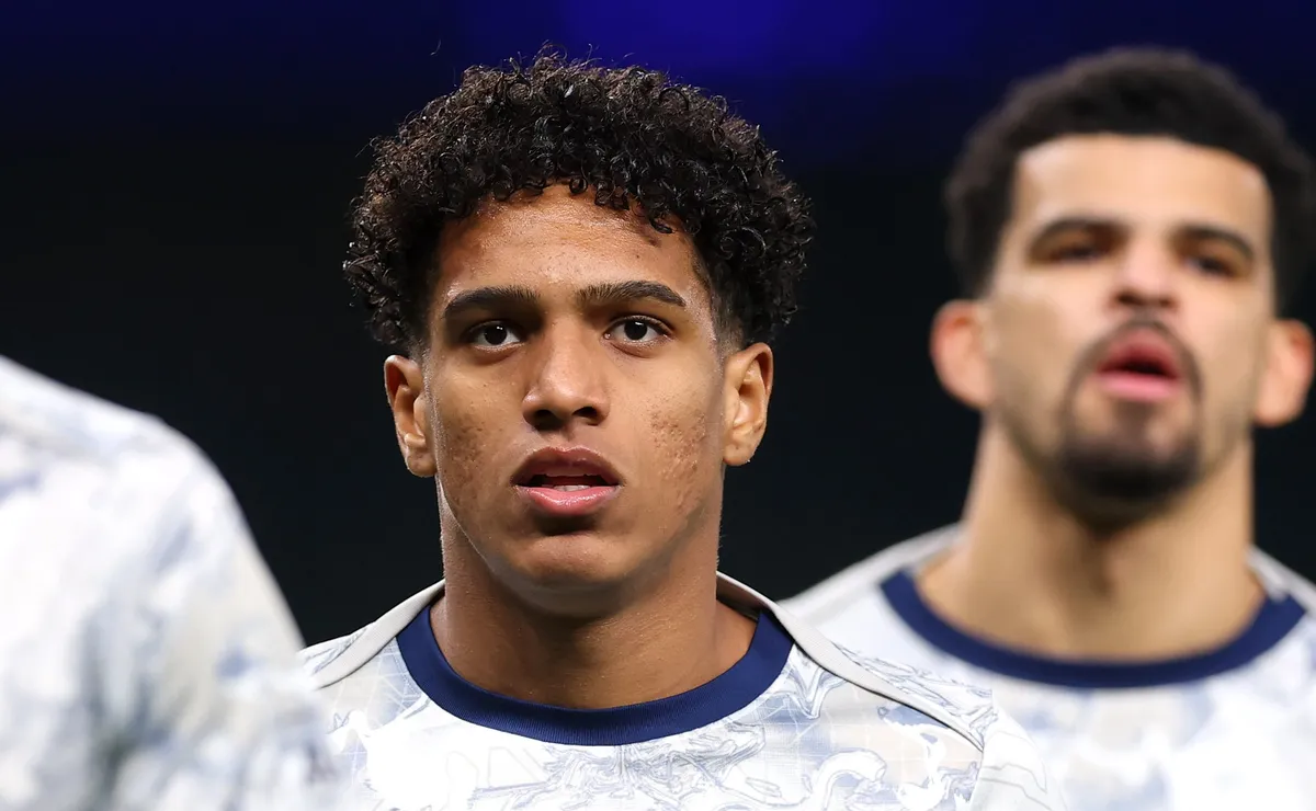 Tottenham recebe proposta milionária do Benfica por Souza; Santos pode ganhar R$ 7 milhões