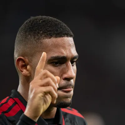 Flamengo não vai usar Samuel Lino no negócio por Almada