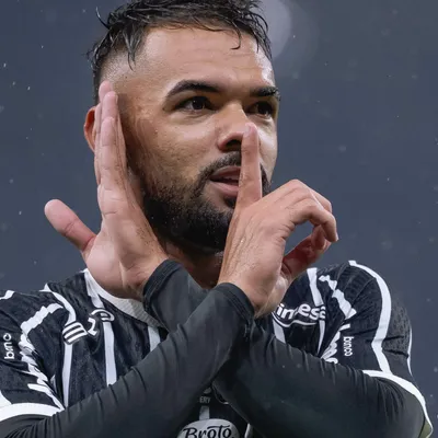 Raniele celebra permanência de Memphis Depay no Corinthians