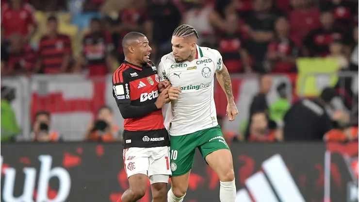 Paulinho jogador do Palmeiras comemora seu gol durante partida contra o Flamengo no estadio Maracana pelo campeonato Brasileiro A 2026. Foto: Thiago Ribeiro/AGIF