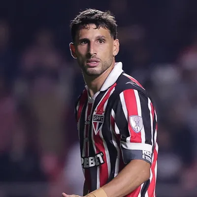 Calleri dificulta renovação com pedida salarial ao São Paulo
