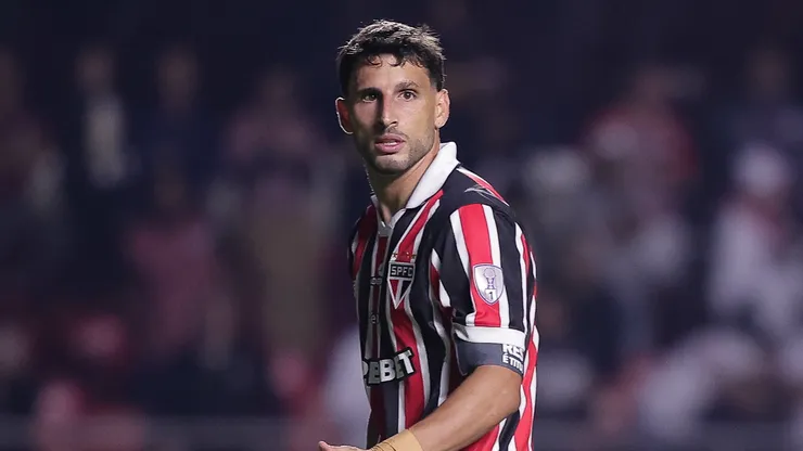 Centroavante em partida pelo SPFC