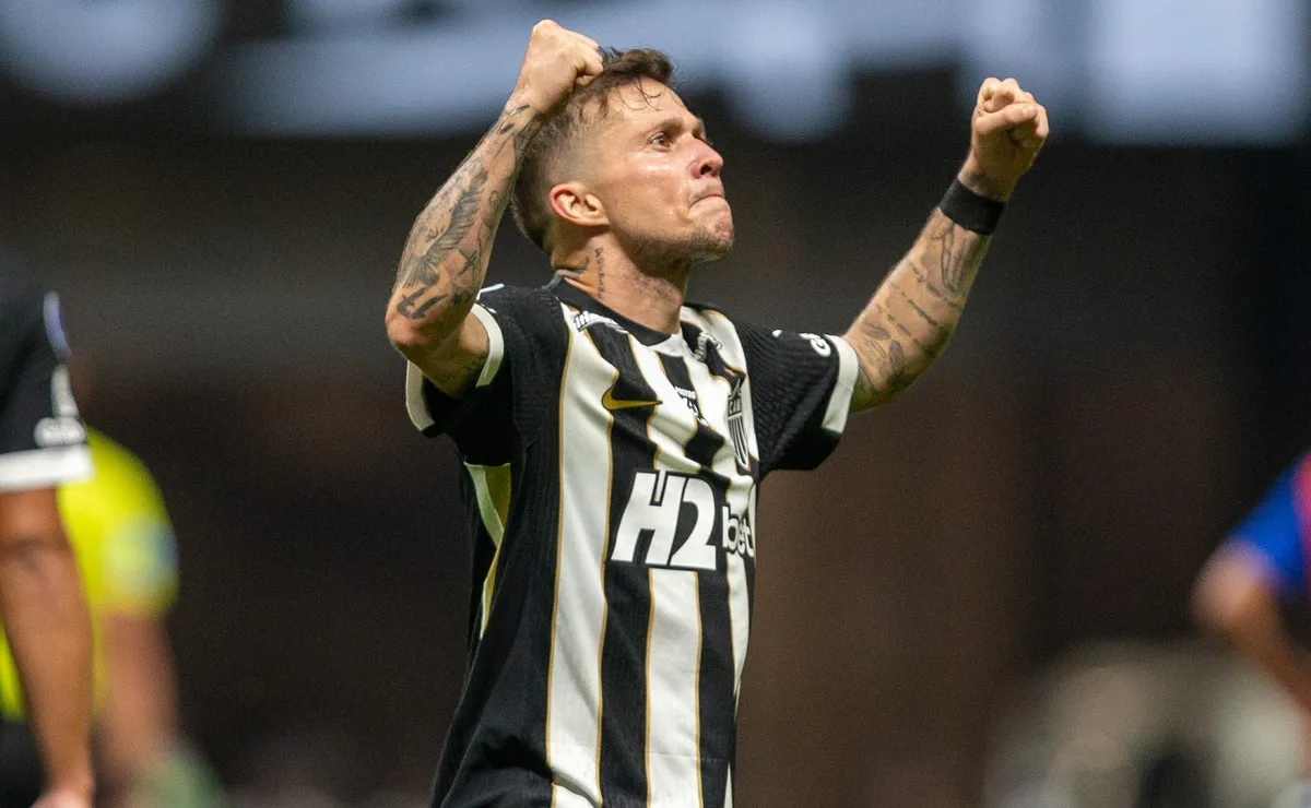 Bernard alcança a marca de 100 vitórias pelo Atlético Mineiro e celebra feito histórico no clube
